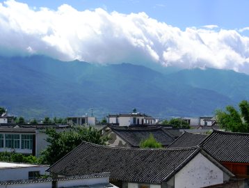 A drop in foreign tourism looms over Dali's economy