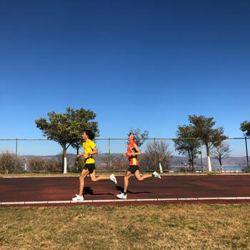 Shen Jiasheng doing speedwork at altitude on Dali University track with training partner and fellow pro Qi Min (image credit: Pavel Toropov)