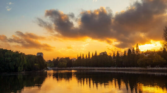 sunset of green lake